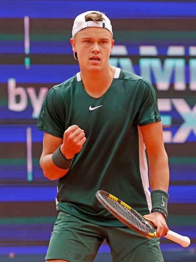 的赛道环绕 的赛道环绕