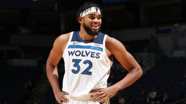 相互尊重！曝詹姆斯已与东契奇视频通话：祝贺他签下1.65亿新合同