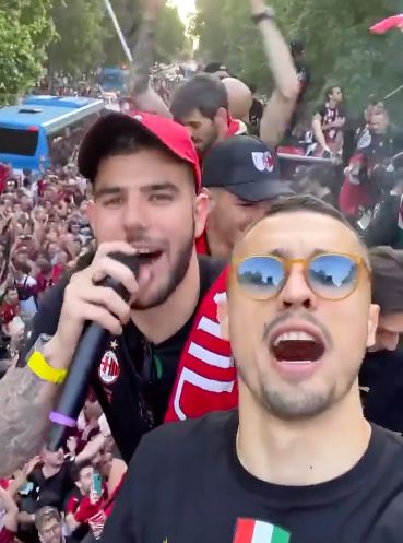 两人狭路相 两人狭路相