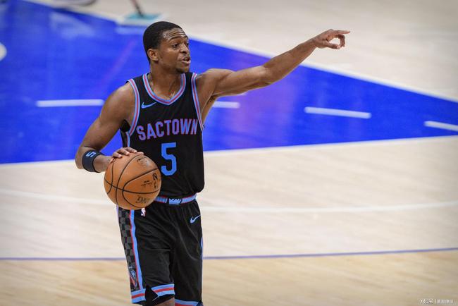 被记者问未来有何打算，劳尔打趣：周二下午四点在基地训练