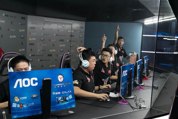 [亚冬会]探访中央大街 历史与现代交织.