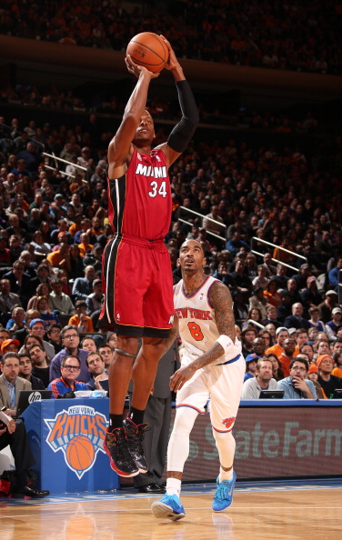 暖心一刻，莱斯特城邀请视障球迷到主场体验音频解说服务